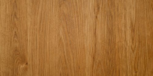 encimera-madera-maciza-sevilla Superficie de encimera de madera maciza de roble con veta longitudinal y acabado aceitado mate.
